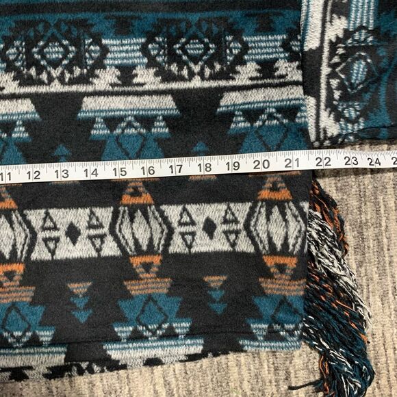 Romeo + Juliette Couture Women Sweater Small Southwest Aztec Short Sleeve Fringe - Picture 3 of 5